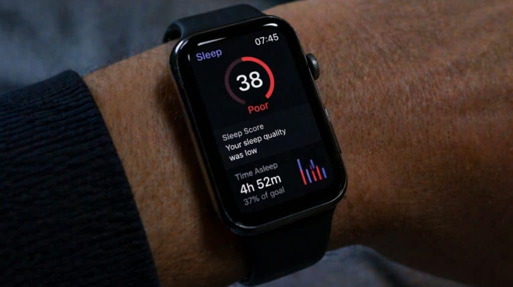 smartwatch som viser en dårlig søvnscore